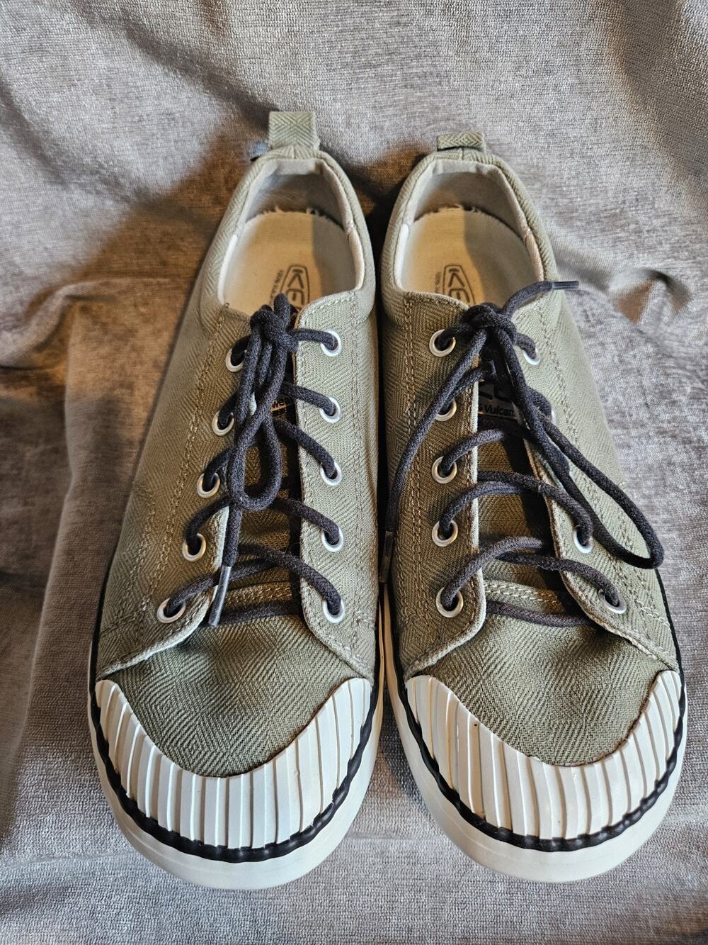 KEEN Women's Low Top Lace-Up Athletic Sneaker Green/White Rubber Sole Size 9